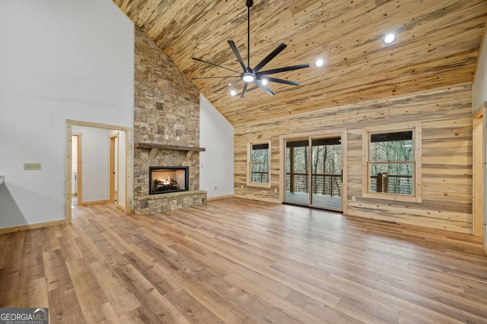 641 Bryant Farm LN Ellijay, GA 30540