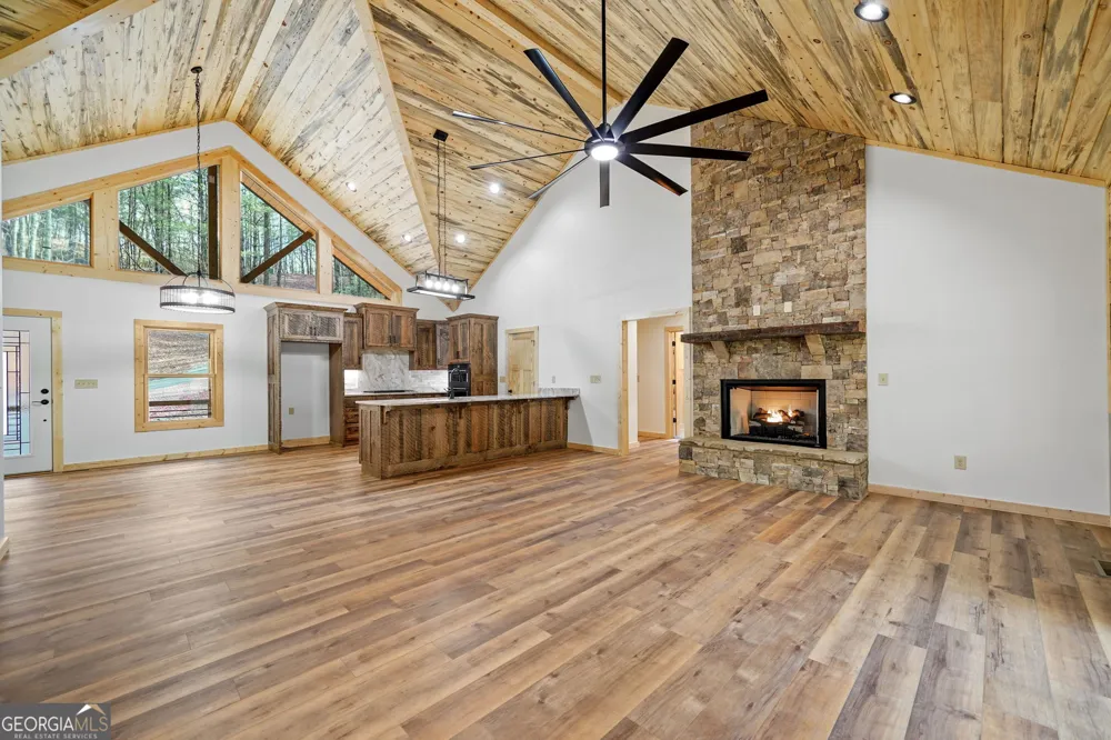 641 Bryant Farm LN Ellijay, GA 30540