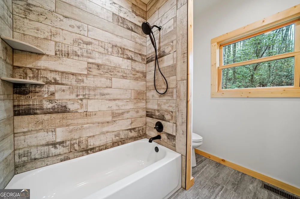 641 Bryant Farm LN Ellijay, GA 30540