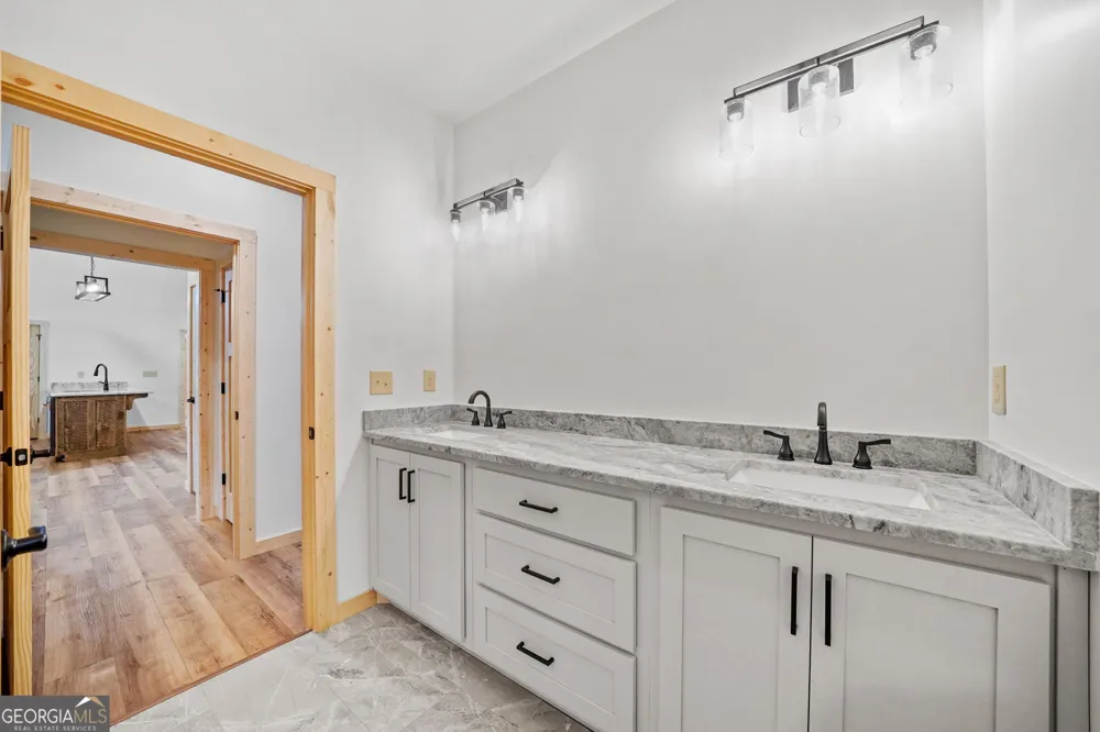 641 Bryant Farm LN Ellijay, GA 30540