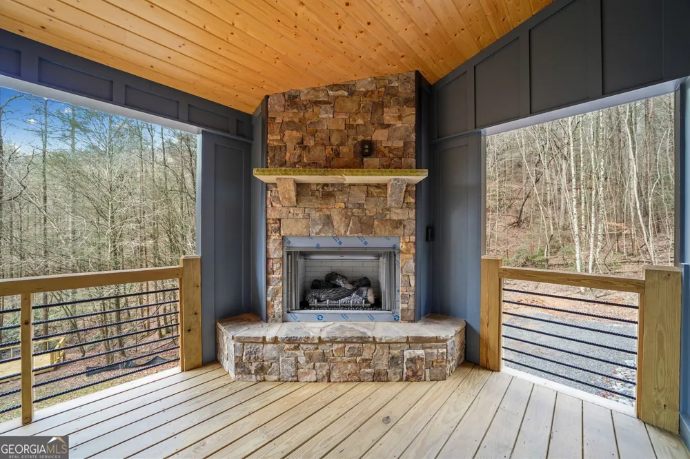 641 Bryant Farm LN Ellijay, GA 30540