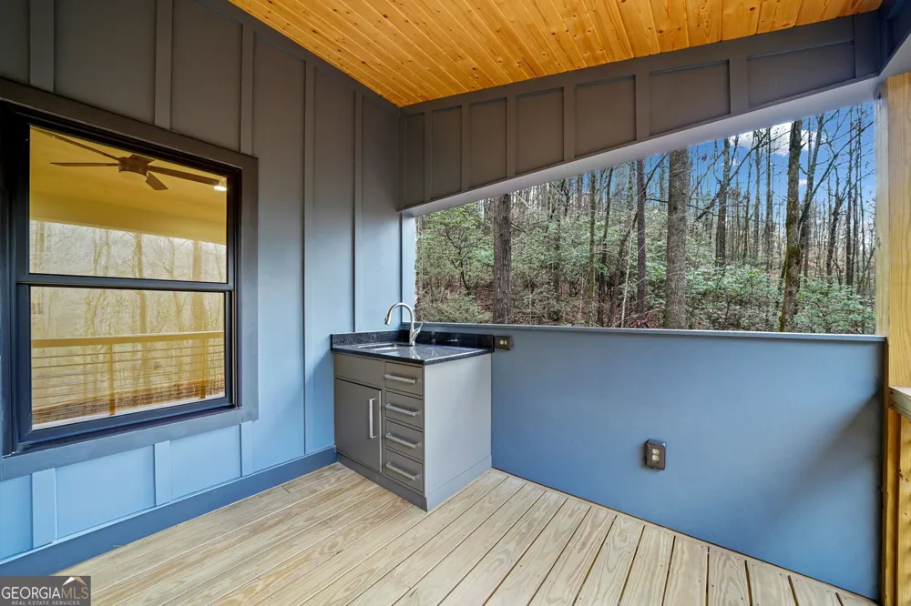 641 Bryant Farm LN Ellijay, GA 30540