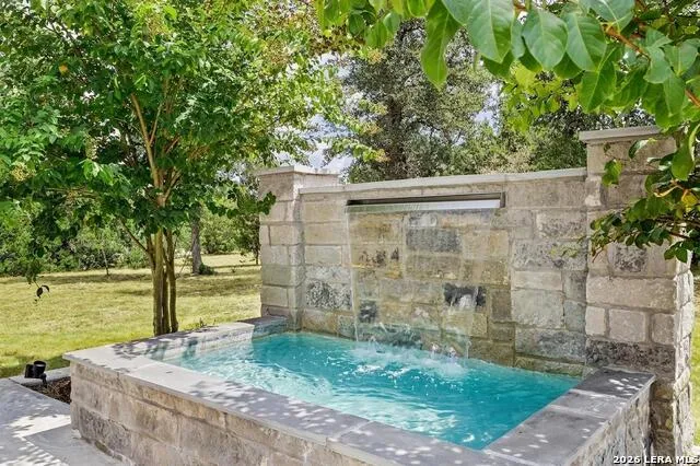 1147 POWDER RIDGE RD New Braunfels, TX 78132