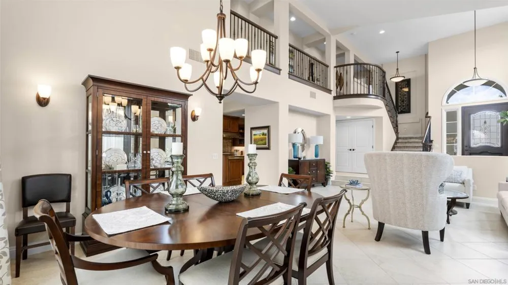 5437 Caminito Bayo La Jolla, CA 92037