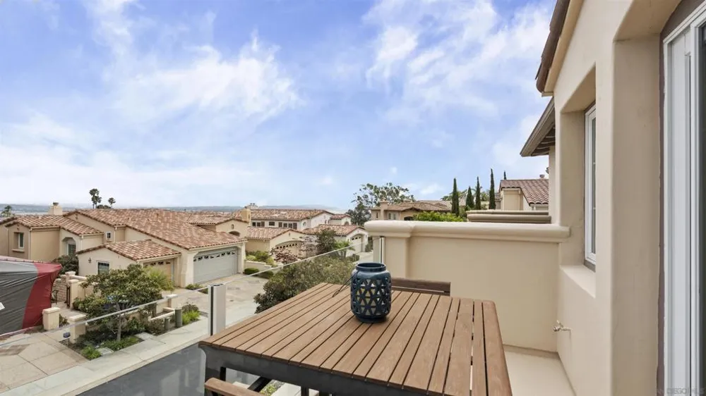 5437 Caminito Bayo La Jolla, CA 92037