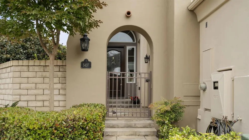 5437 Caminito Bayo La Jolla, CA 92037
