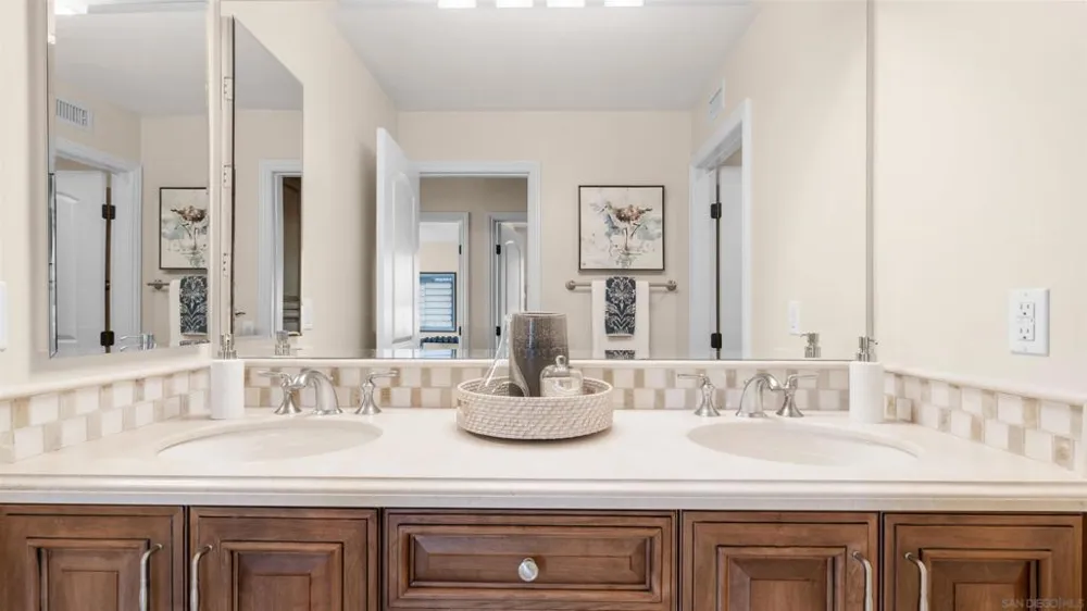 5437 Caminito Bayo La Jolla, CA 92037