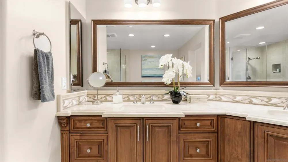5437 Caminito Bayo La Jolla, CA 92037