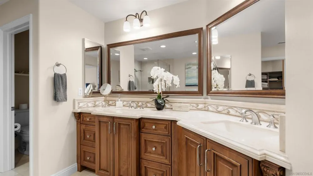 5437 Caminito Bayo La Jolla, CA 92037