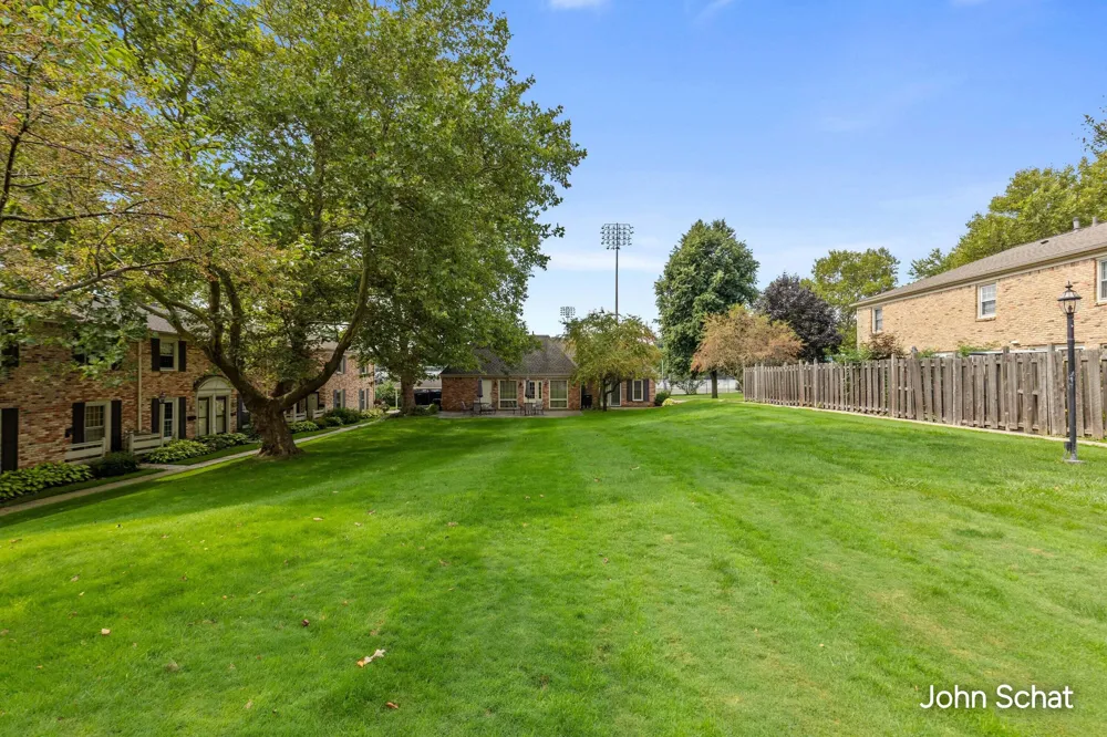 2471 Abbington Drive SE Grand Rapids, MI 49506