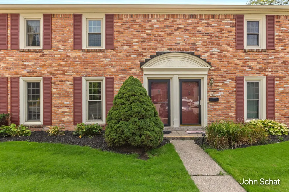 2471 Abbington Drive SE Grand Rapids, MI 49506