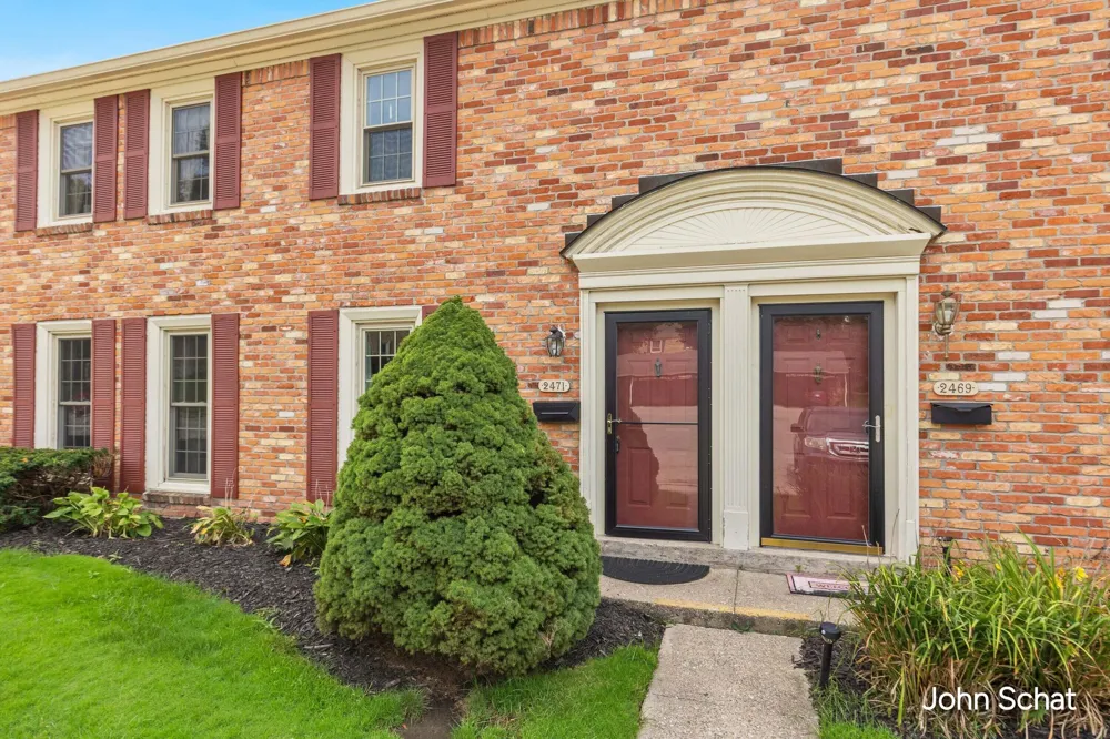 2471 Abbington Drive SE Grand Rapids, MI 49506