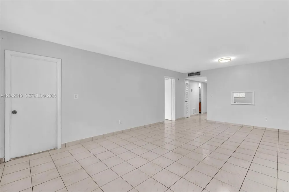 1540 NE 191st St #320 Miami, FL 33179