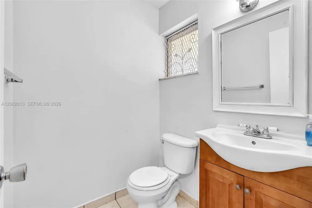 1540 NE 191st St #320 Miami, FL 33179