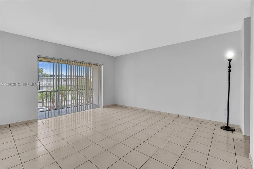 1540 NE 191st St #320 Miami, FL 33179