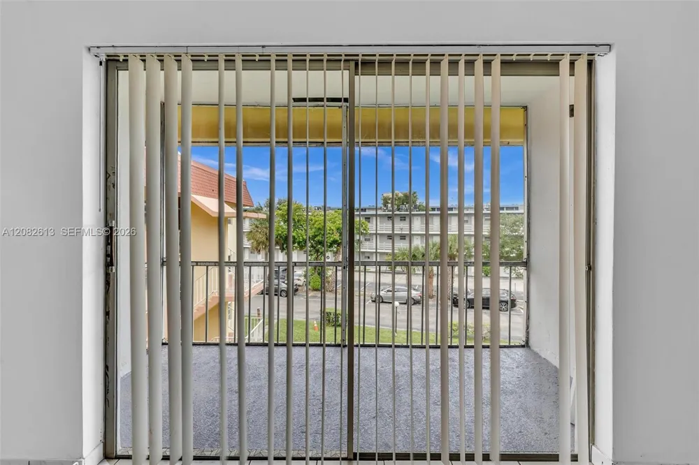 1540 NE 191st St #320 Miami, FL 33179