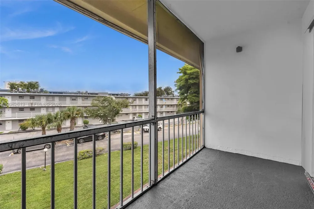 1540 NE 191st St #320 Miami, FL 33179