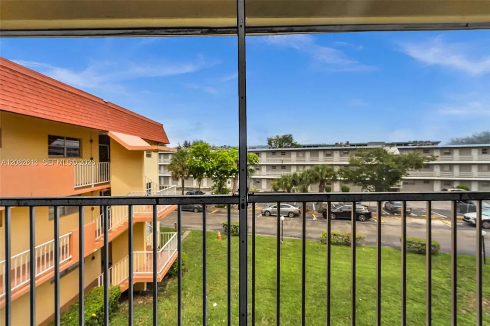 1540 NE 191st St #320 Miami, FL 33179
