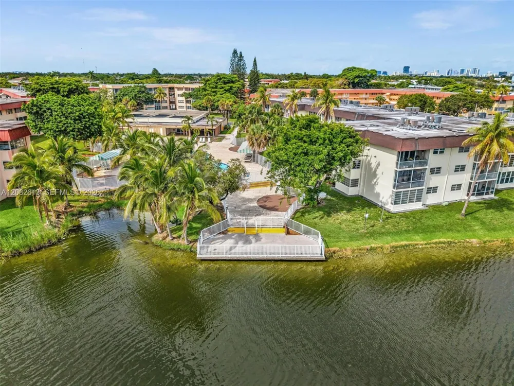 1540 NE 191st St #320 Miami, FL 33179