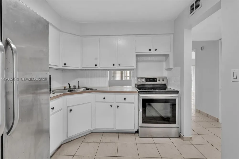 1540 NE 191st St #320 Miami, FL 33179