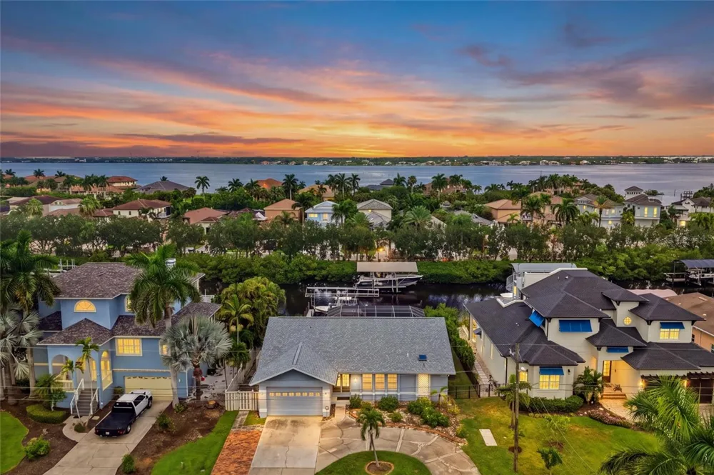 4523 4TH AVENUE NE Bradenton, FL 34208