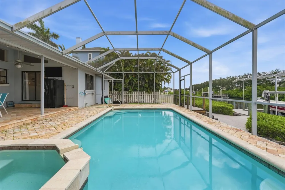 4523 4TH AVENUE NE Bradenton, FL 34208
