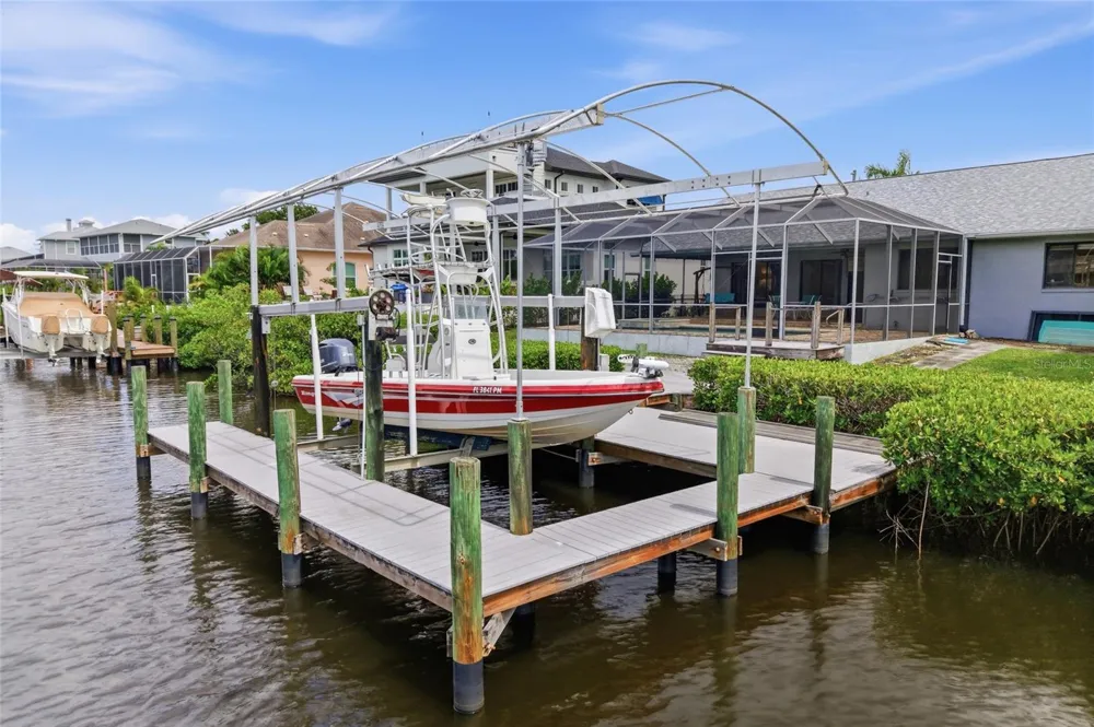 4523 4TH AVENUE NE Bradenton, FL 34208