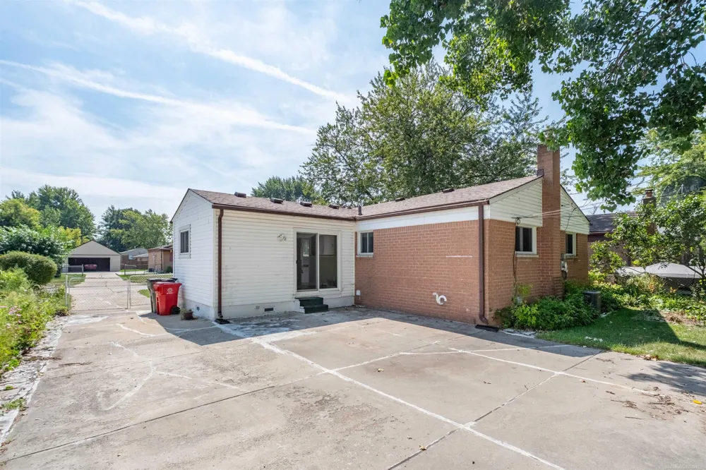 19439 Heckman Street Clinton Charter Township, MI 48035