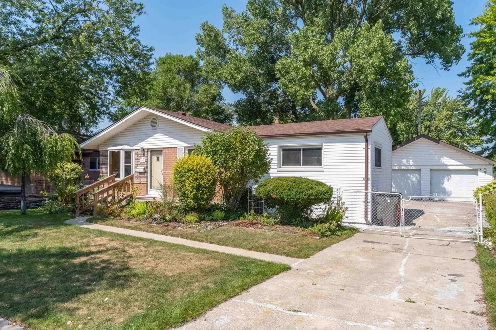 19439 Heckman Street Clinton Charter Township, MI 48035