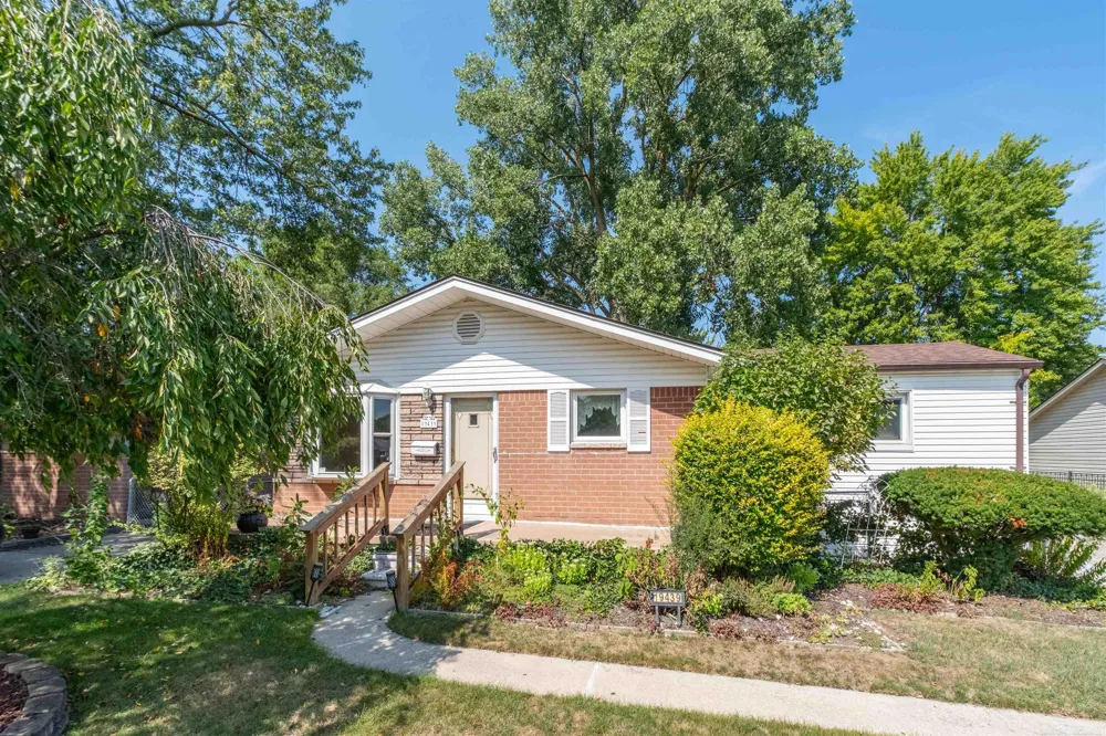 19439 Heckman Street Clinton Charter Township, MI 48035