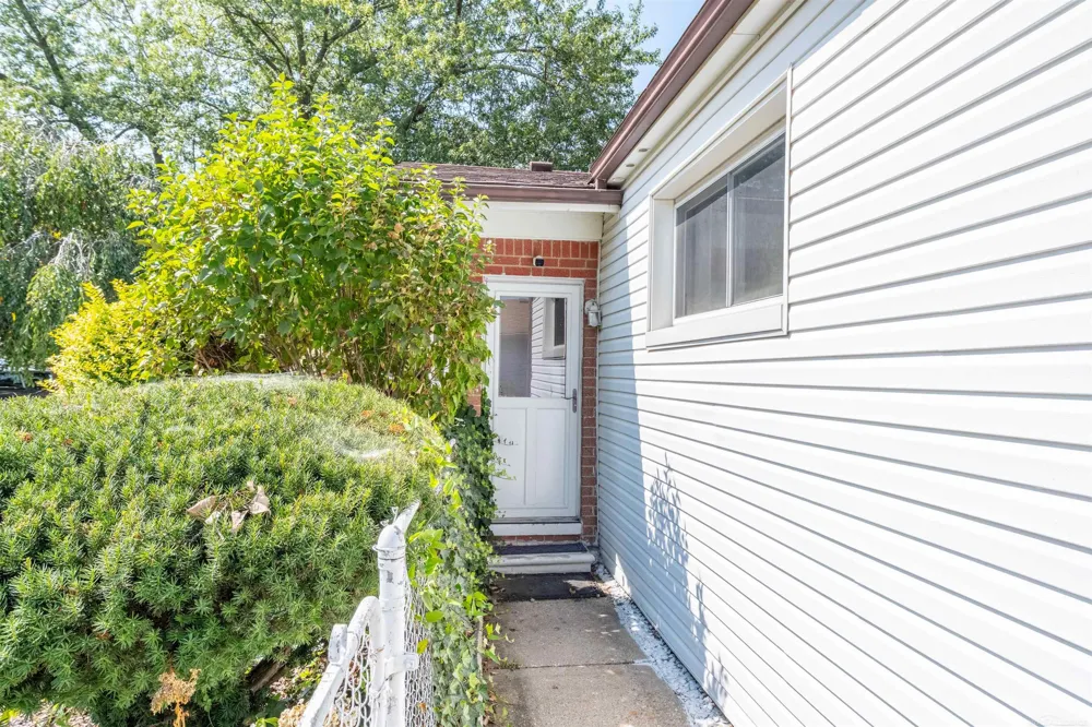 19439 Heckman Street Clinton Charter Township, MI 48035