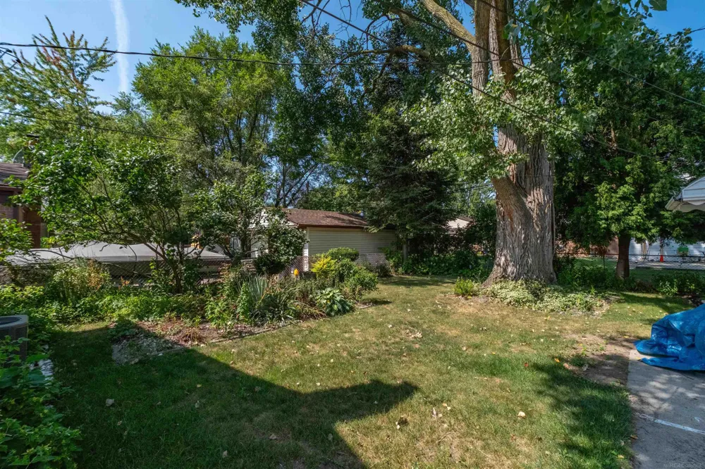 19439 Heckman Street Clinton Charter Township, MI 48035