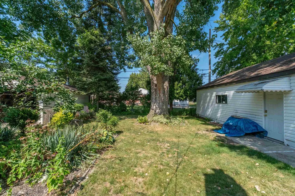 19439 Heckman Street Clinton Charter Township, MI 48035