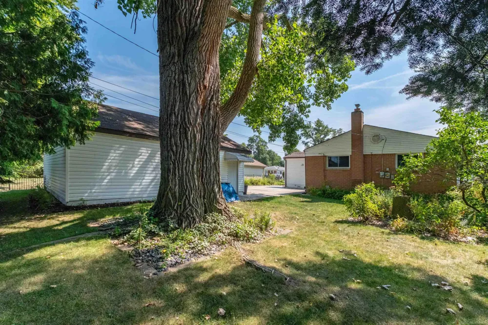 19439 Heckman Street Clinton Charter Township, MI 48035