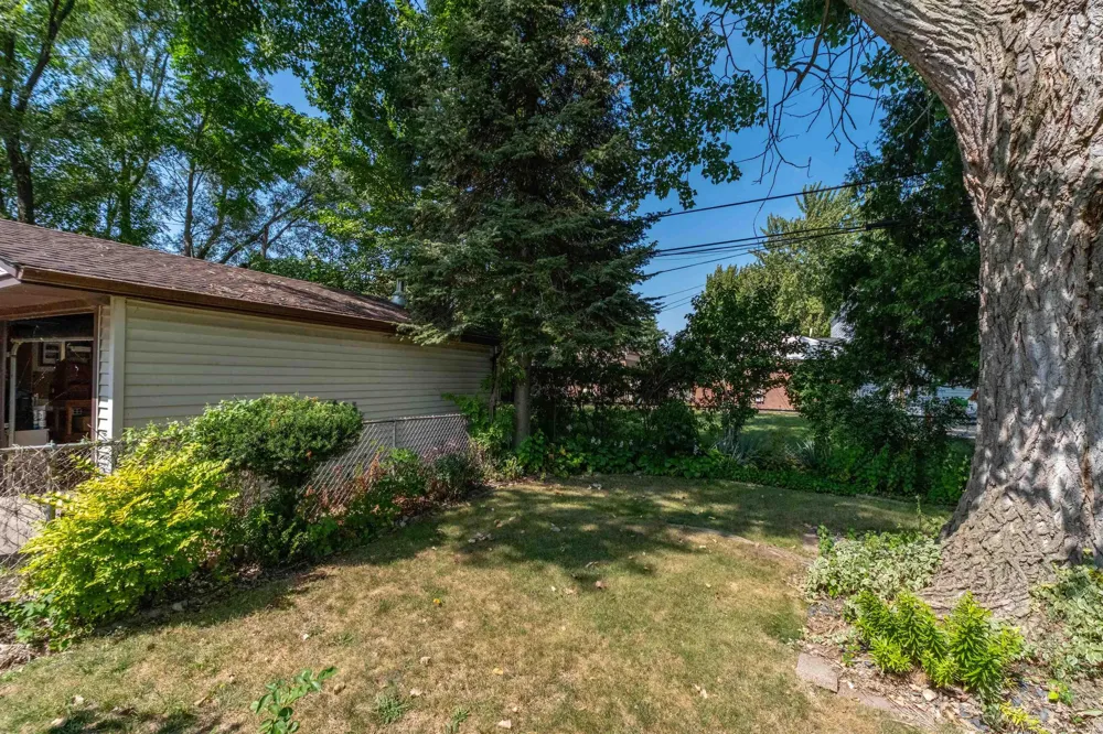 19439 Heckman Street Clinton Charter Township, MI 48035