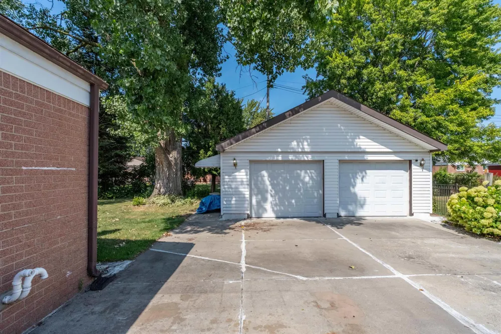19439 Heckman Street Clinton Charter Township, MI 48035