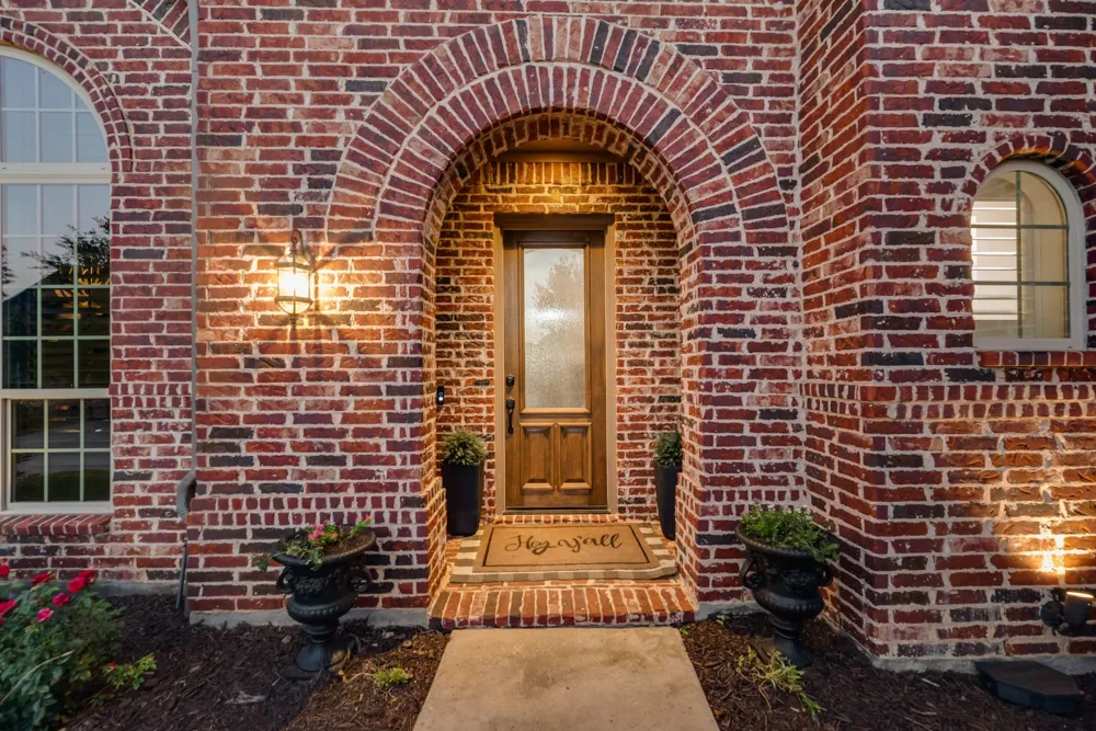 8700 Scarlet Trail Lantana, TX 76226