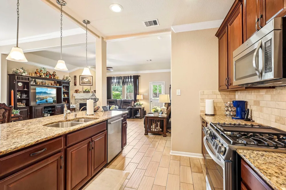230 Bayside Crossing Drive La Porte, TX 77571