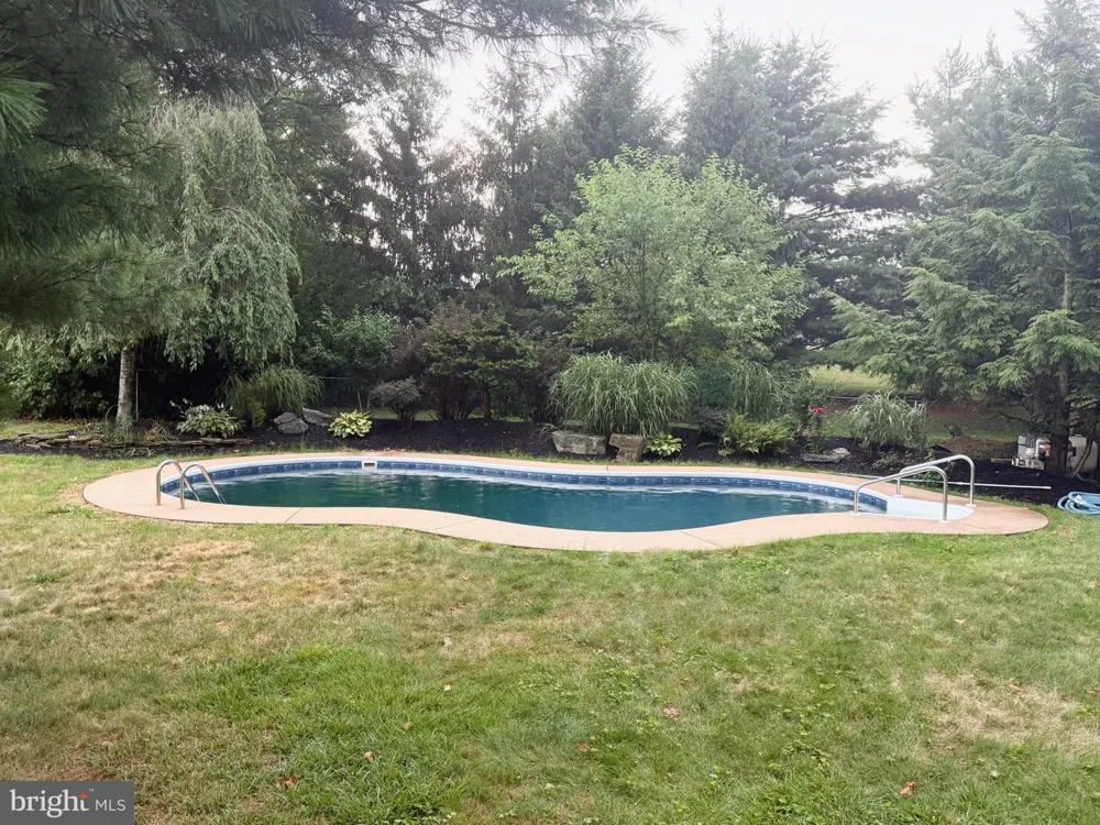 190 MOUNTAIN VIEW DRIVE York, PA 17404
