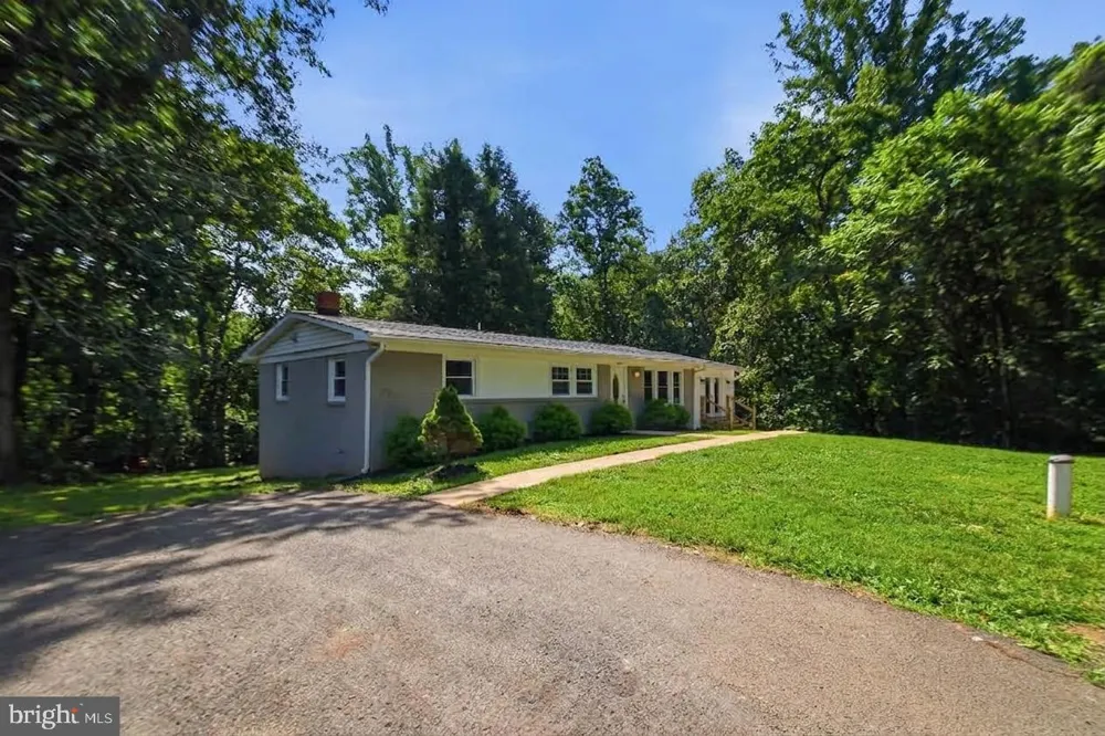 8053 ROCKY LANE Warrenton, VA 20187