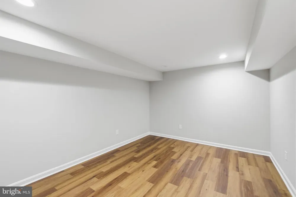 8053 ROCKY LANE Warrenton, VA 20187
