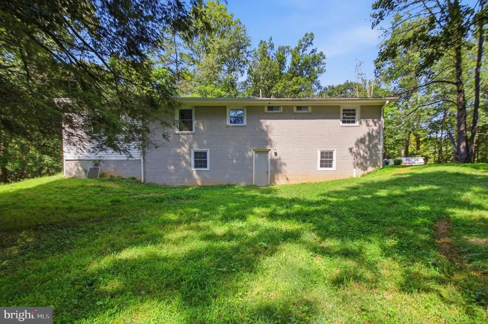 8053 ROCKY LANE Warrenton, VA 20187