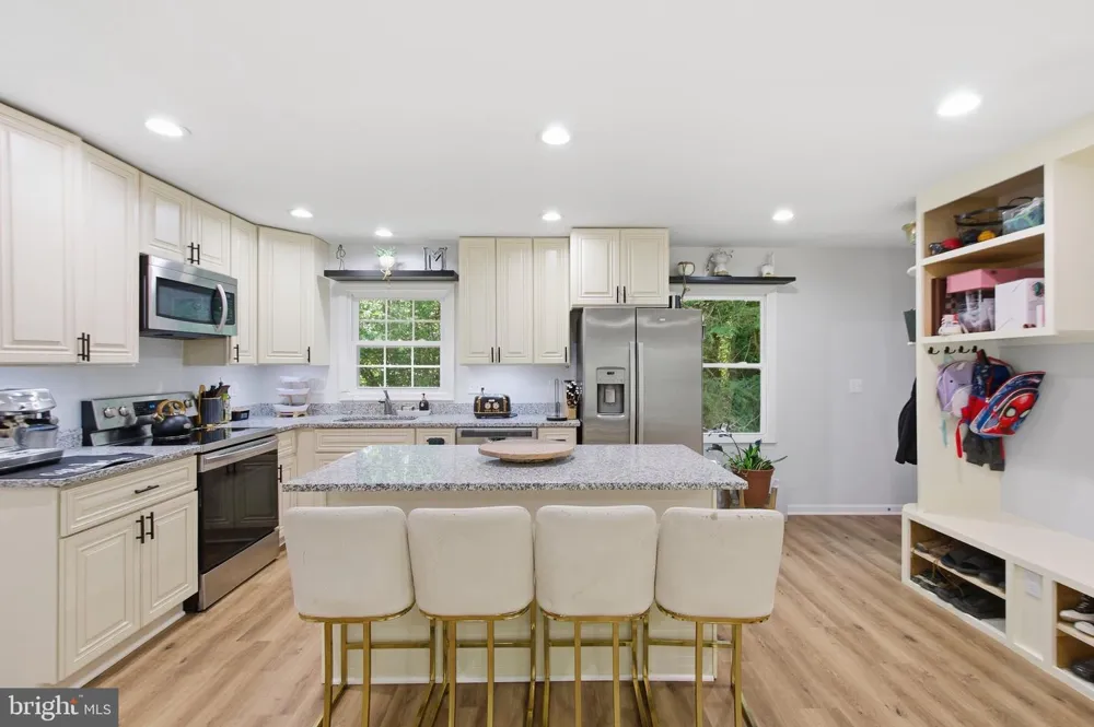 8053 ROCKY LANE Warrenton, VA 20187