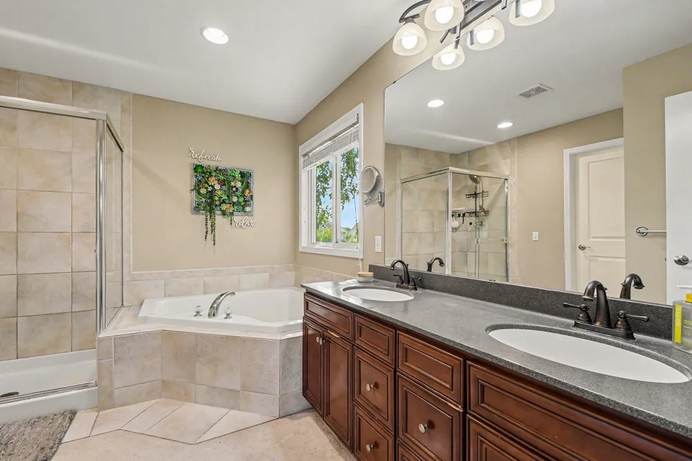 1219 Stoneshire Drive SE Grand Rapids, MI 49546