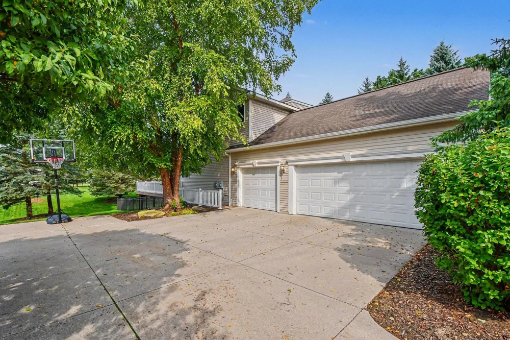 1219 Stoneshire Drive SE Grand Rapids, MI 49546