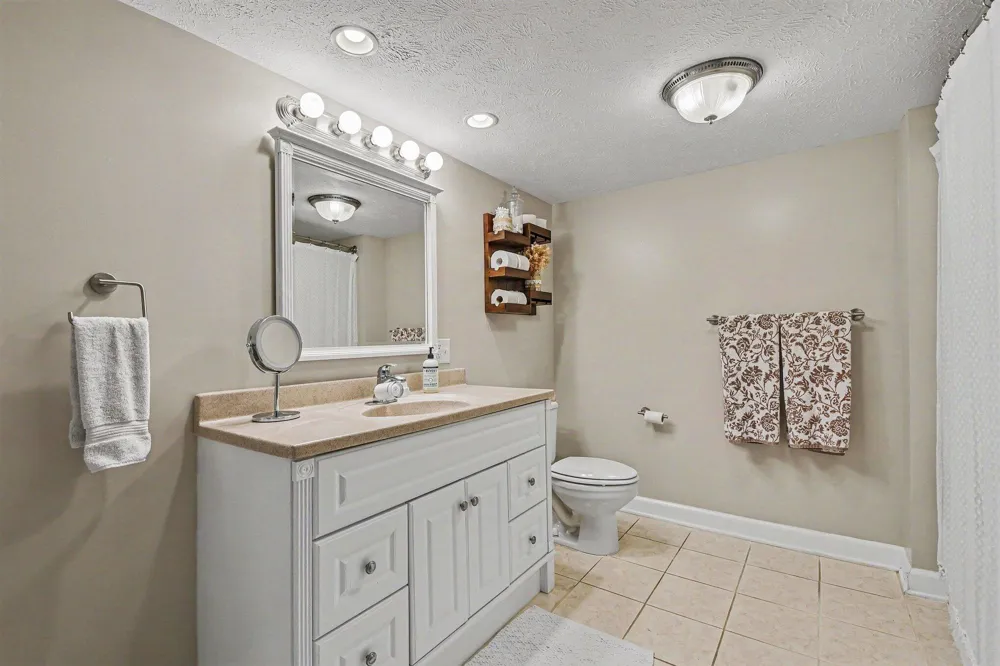 1219 Stoneshire Drive SE Grand Rapids, MI 49546