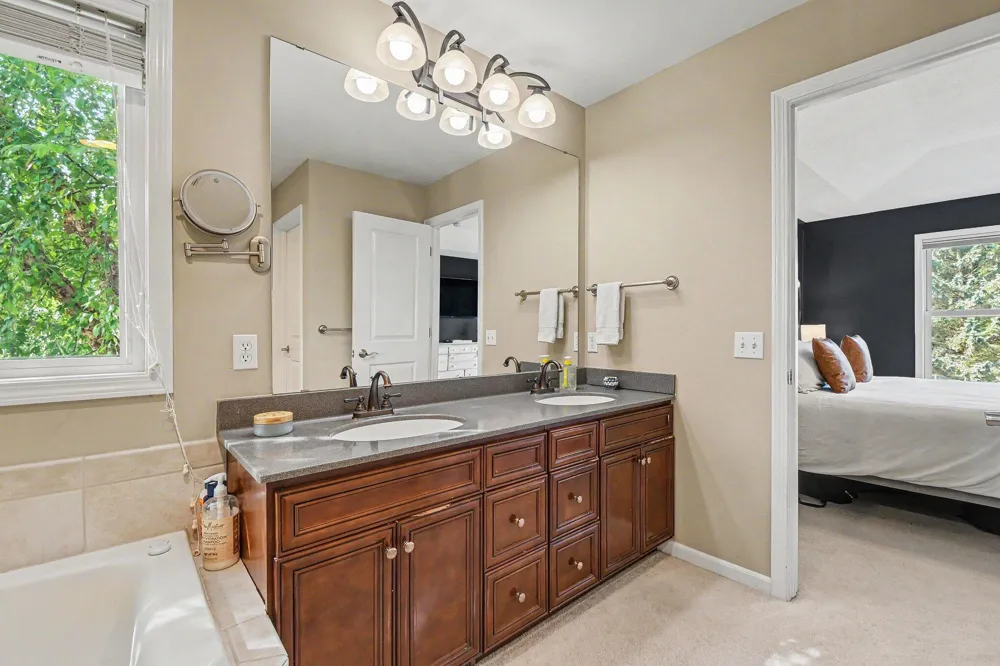 1219 Stoneshire Drive SE Grand Rapids, MI 49546