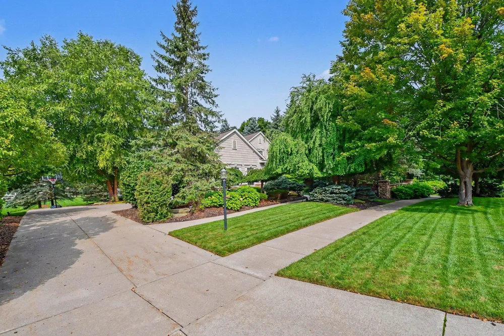 1219 Stoneshire Drive SE Grand Rapids, MI 49546