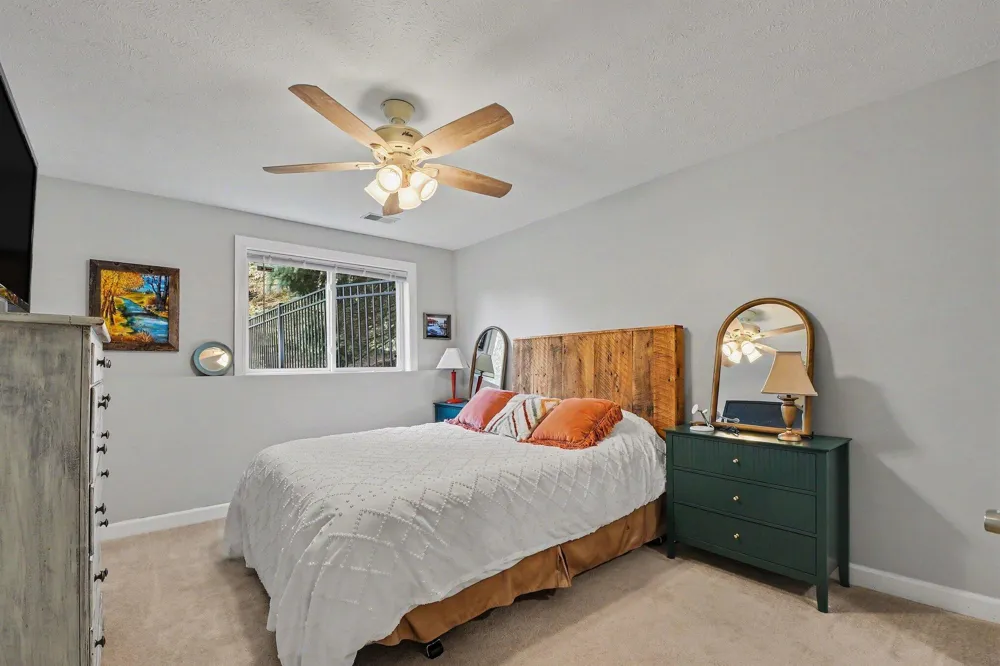 1219 Stoneshire Drive SE Grand Rapids, MI 49546
