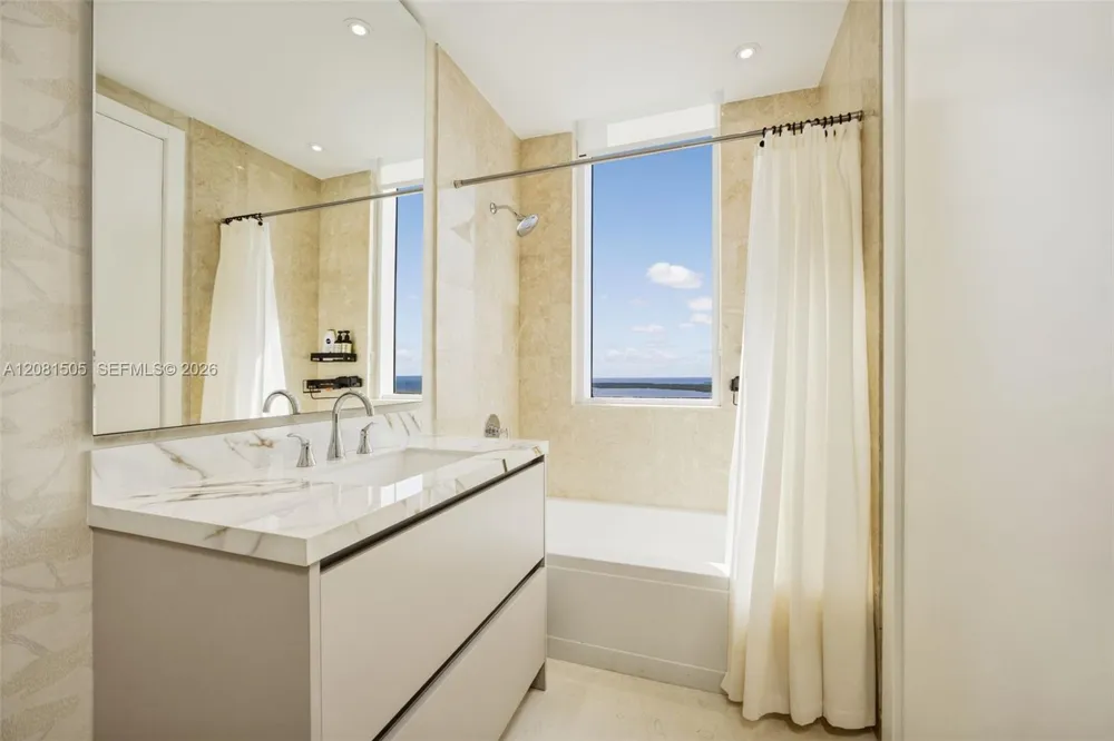 901 Brickell Key Blvd #3708 Miami, FL 33131
